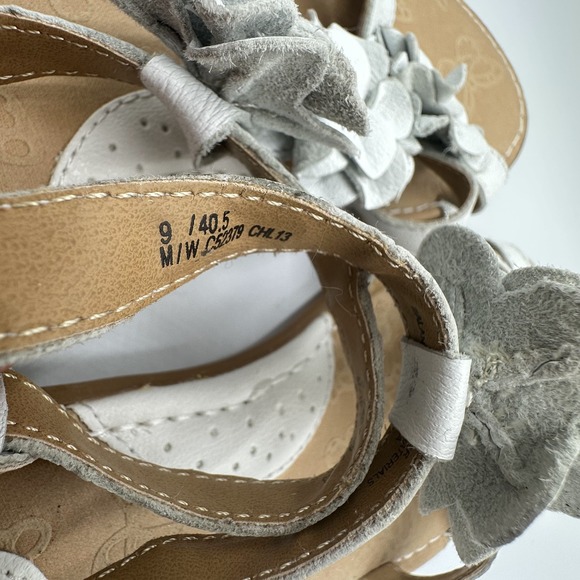 BOC Born Strappy Sandals 9 /40.5 White Leather Floral Ankle Buckle Closure‎ Boho - Picture 13 of 14